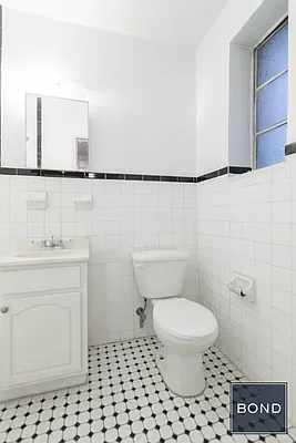 Rented by Bond New York | media 15