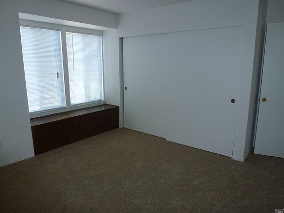4th image of 490 Yellowstone Dr