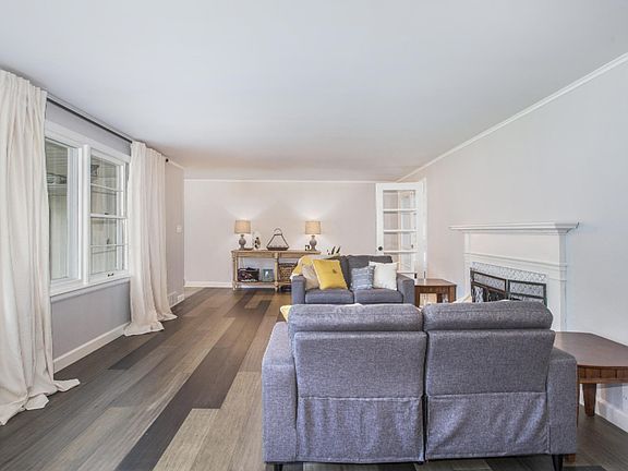 3rd image of 502 N Dr W