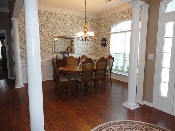 3rd image of 100 Romany Ln