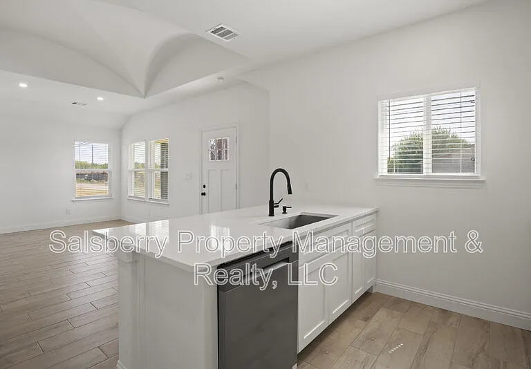 338 S 3rd St — Photo 10