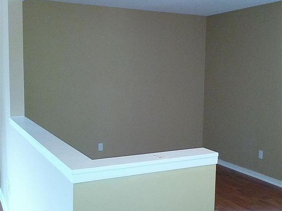 4th image of 4861 Livingston Dr