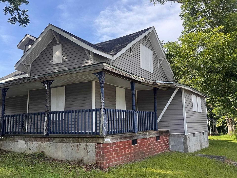 2nd image of 203 Holmes St