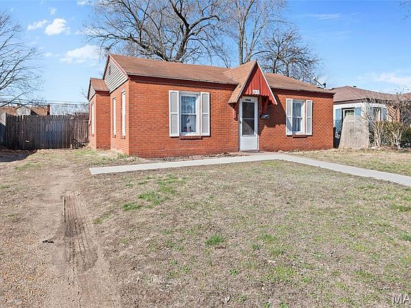 2nd image of 217 Whitelaw Ave
