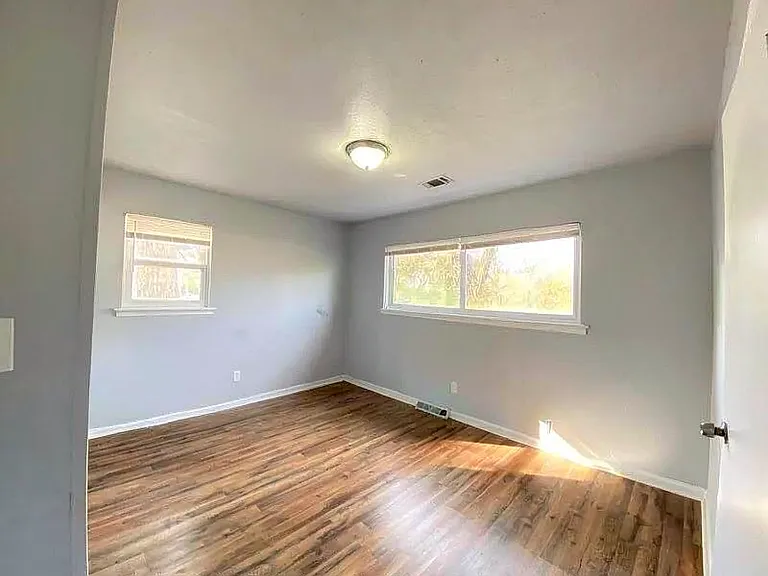 533 Branham Ave SW — Photo 9