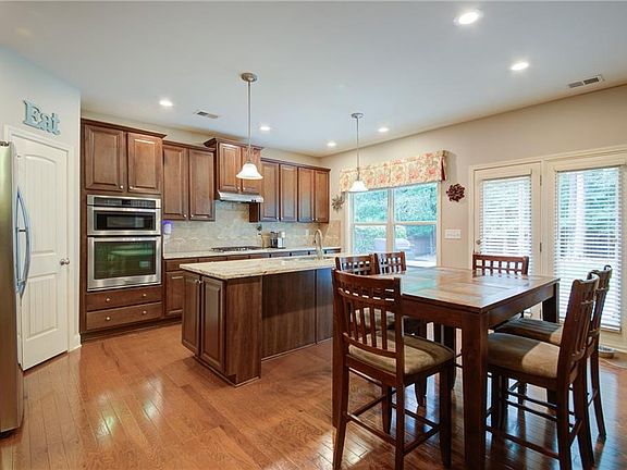3rd image of 5731 Islington Dr