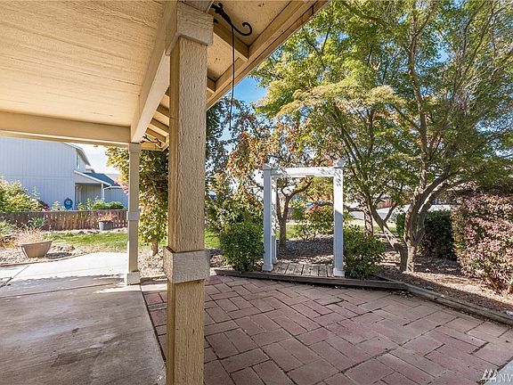 2nd image of 5201 Holly Way