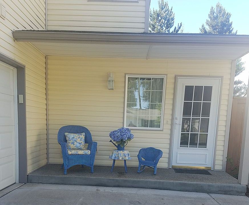 2nd image of 172 E Knotty Pine Ln