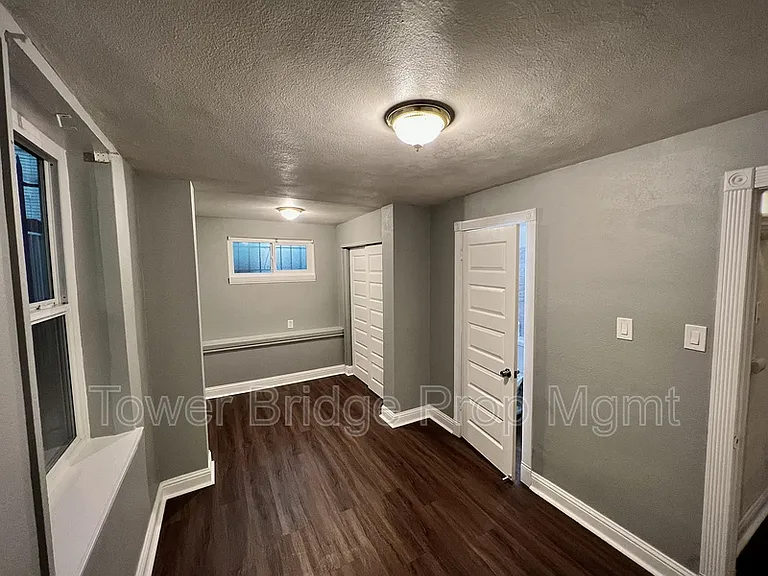 716 14th St #B — Photo 5