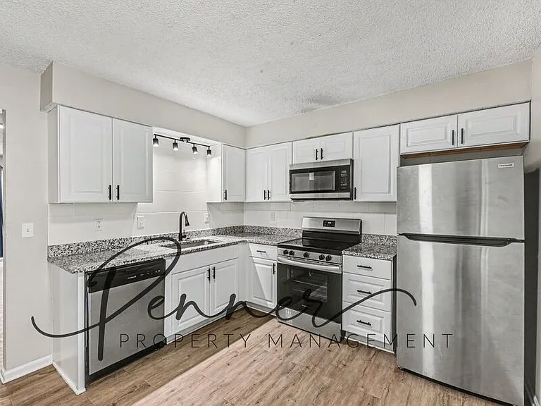 1310 Valley Woods Ct #C — Photo 4