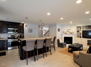 1 Hopeworth Ave, Bristol, RI 02809