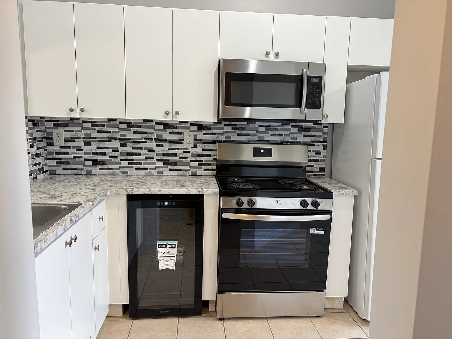 2 bed, $1,900 — Photo 2