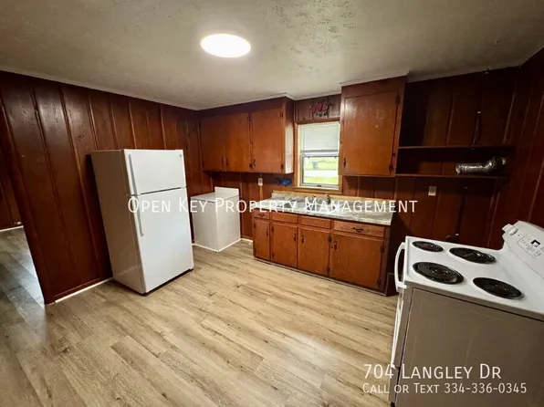 704 Langley Dr, Dothan, AL 36301