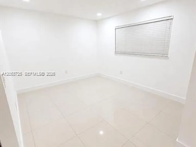 10871 NW 7th St #Townhouse 14-24 — Photo 6