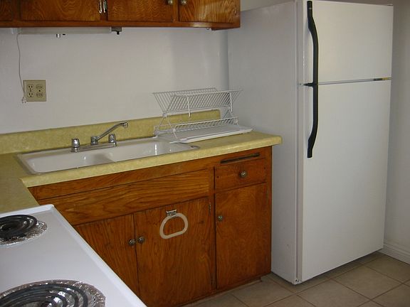 5th image of 810 E Grand Ave APT B
