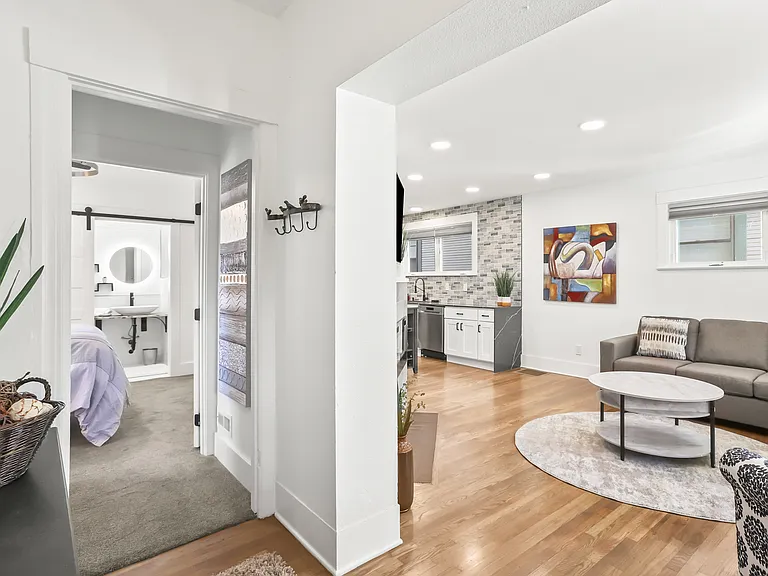 2305 SE Hawthorne Blvd #B — Photo 8