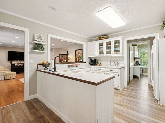 5th image of 105 Dogwood Hills Ct