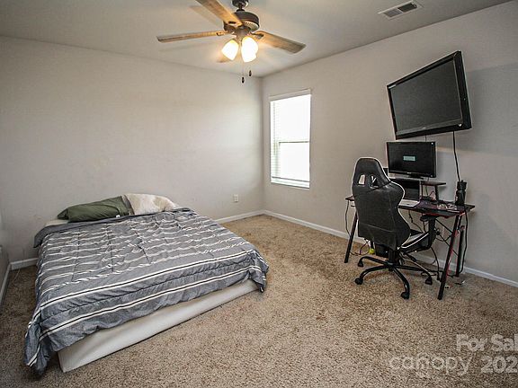 5th image of 215 Heatherland Dr