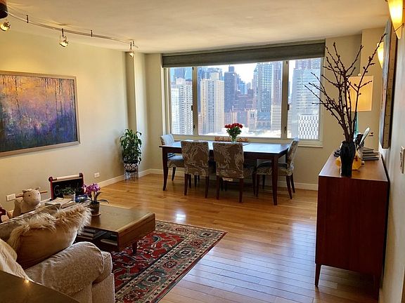 3rd image of 130 W 67th St APT 25E