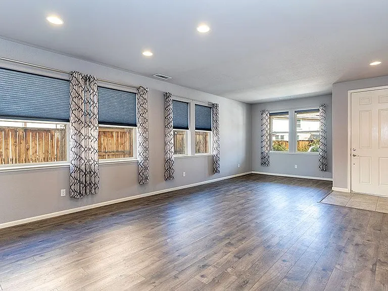 3715 Thistledown Ct — Photo 4