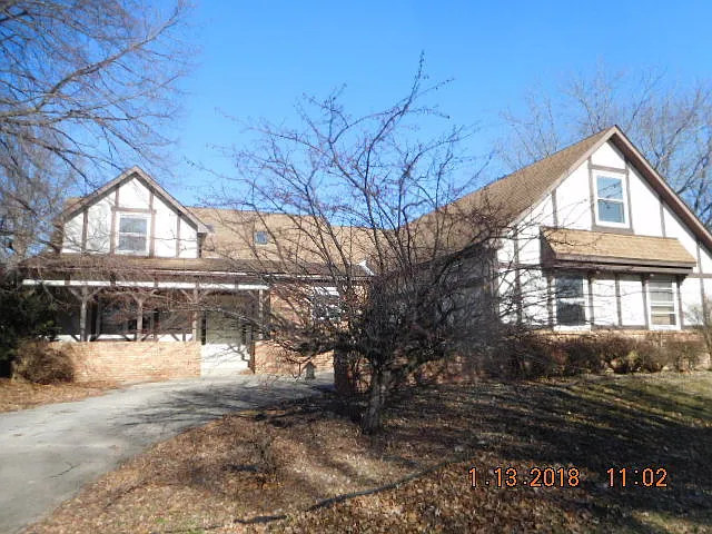 3910 Farmington Dr photo 1