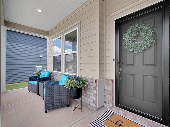4th image of 6 Roderick Ln