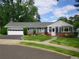 10 Ruby Dr, Glen Cove, NY 11542