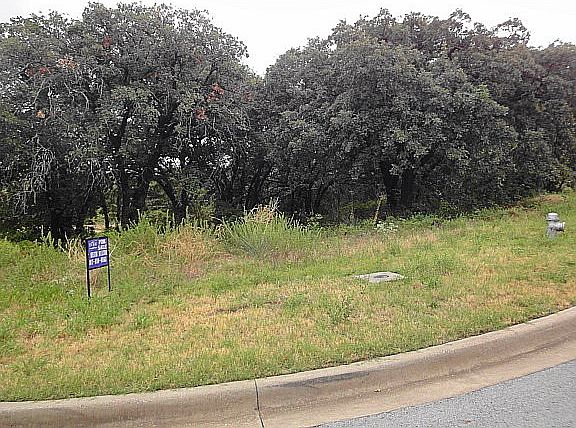 5th image of 2300 Ravenwood Dr