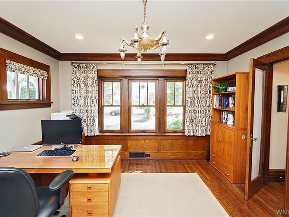 3rd image of 42 Burbank Dr
