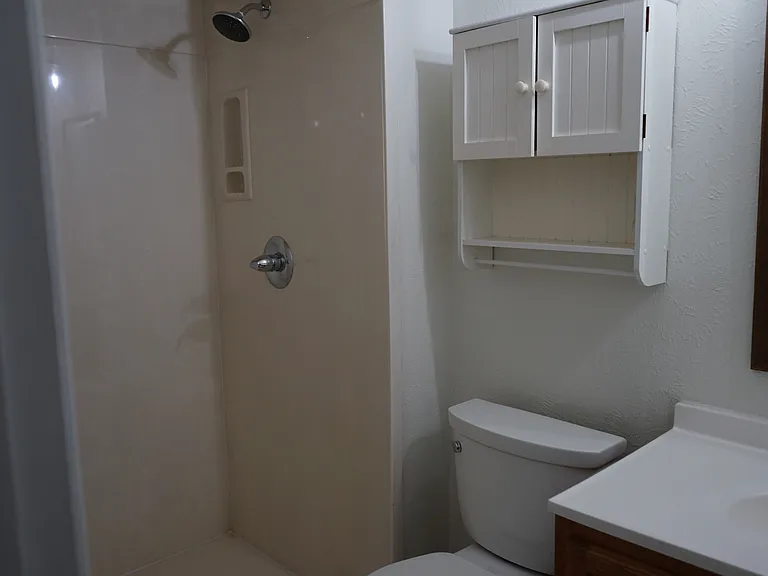 608 Hillcrest St — Photo 2