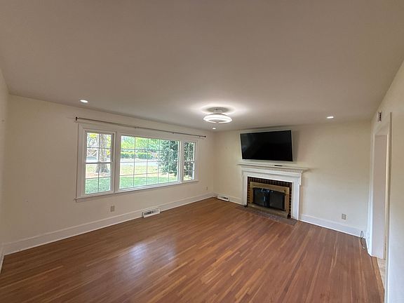 2nd image of 3927 Sharon View Rd