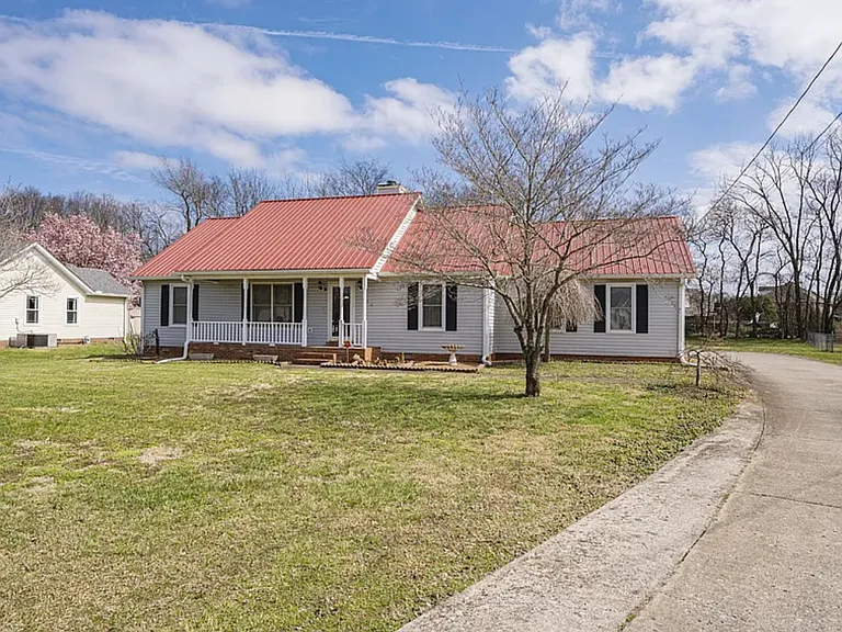 222 Daly Dr — Photo 15
