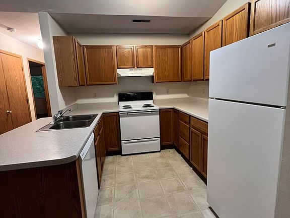 3rd image of 961-981 W Emmons St #961.01