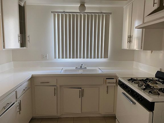 4th image of 11939 Albers St #25