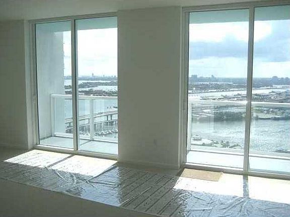 2nd image of 253 NE 2nd St APT 3707