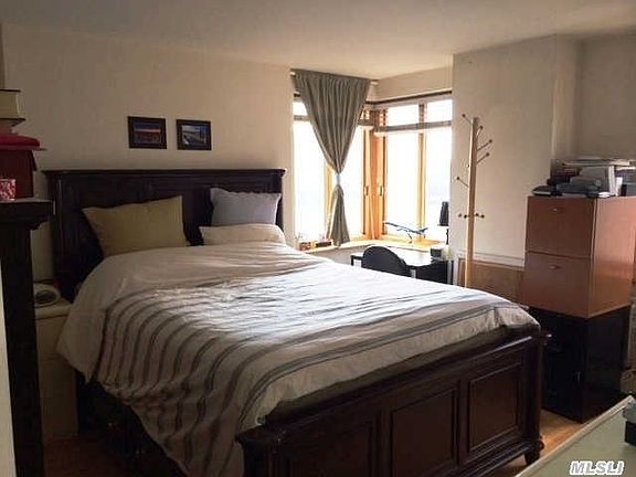 3rd image of 13347 Sanford Ave APT 8A