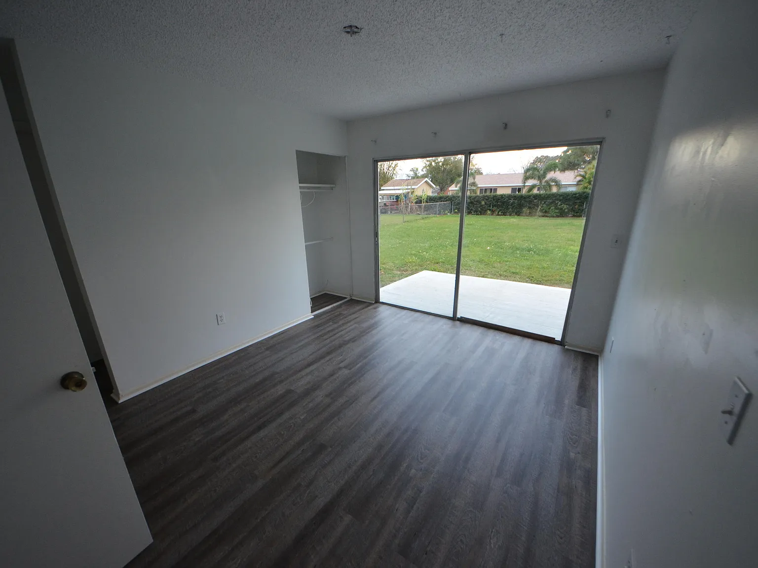 2 bed, 1.5 bath, 888 sqft, $1,600 — Photo 3