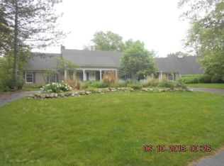 500 Greentree Ln NE, Ada, MI 49301