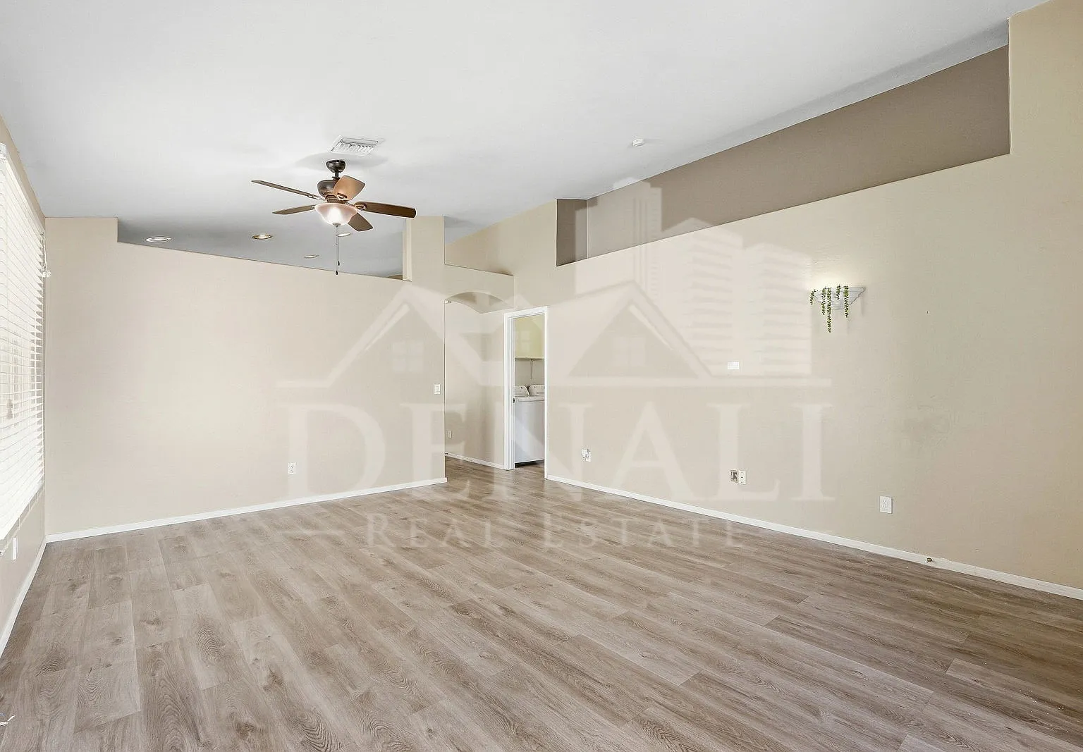 4 bed, 2.0 bath, 1873 sqft, $2,095 — Photo 4