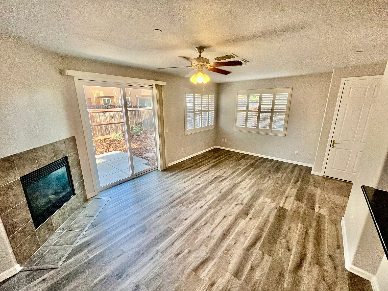 3 bed, 2.5 bath, 1432 sqft, $2,650 — Photo 4
