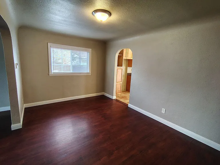 404 Camellia Way — Photo 6