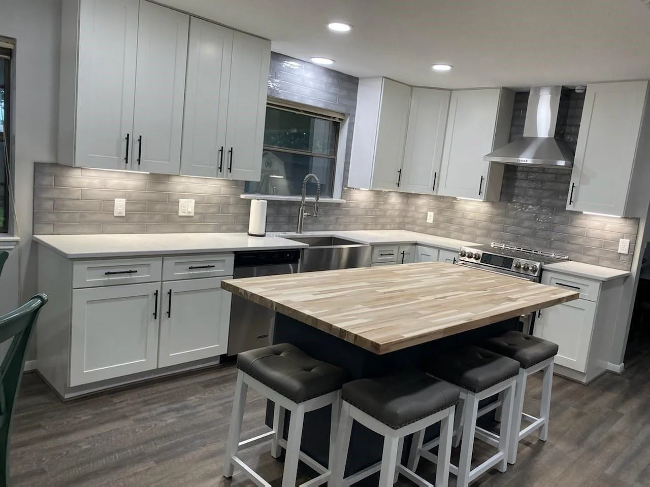3 bed, 2.5 bath, 2024 sqft, $2,500 — Photo 3