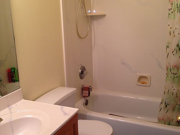 Main bathroom 