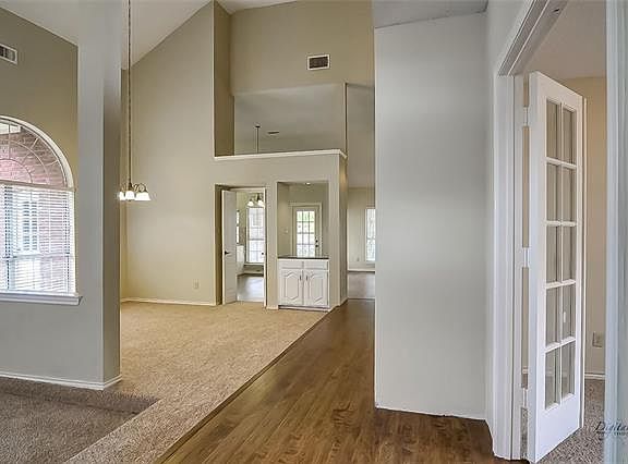 4th image of 4312 Greenwood Ln