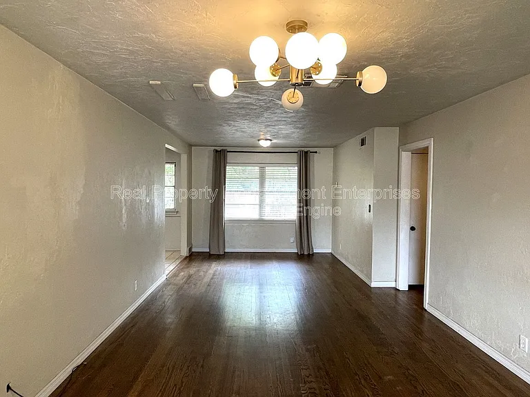 2225 NW 50th St — Photo 4
