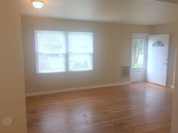 3rd image of 903 S Baird Ln