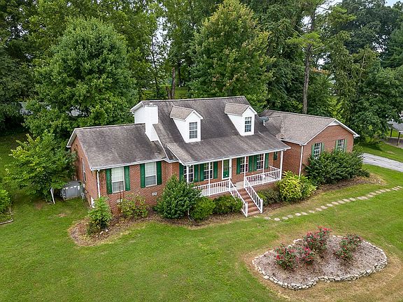 3rd image of 3465 Vista Cir