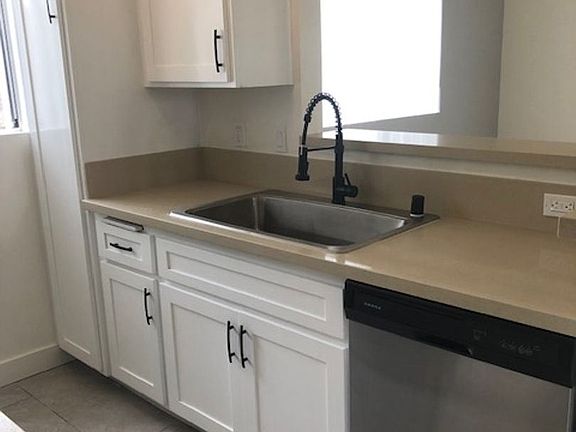 4th image of 1015 E 5th St #301