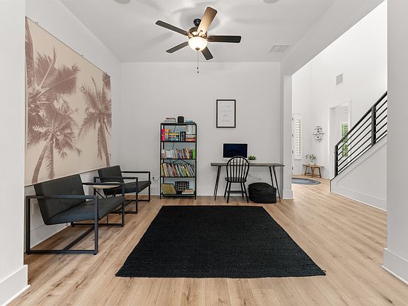 5th image of 152 Sherwood Ave