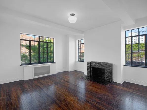 433 West 21st Street image 1 of 19
